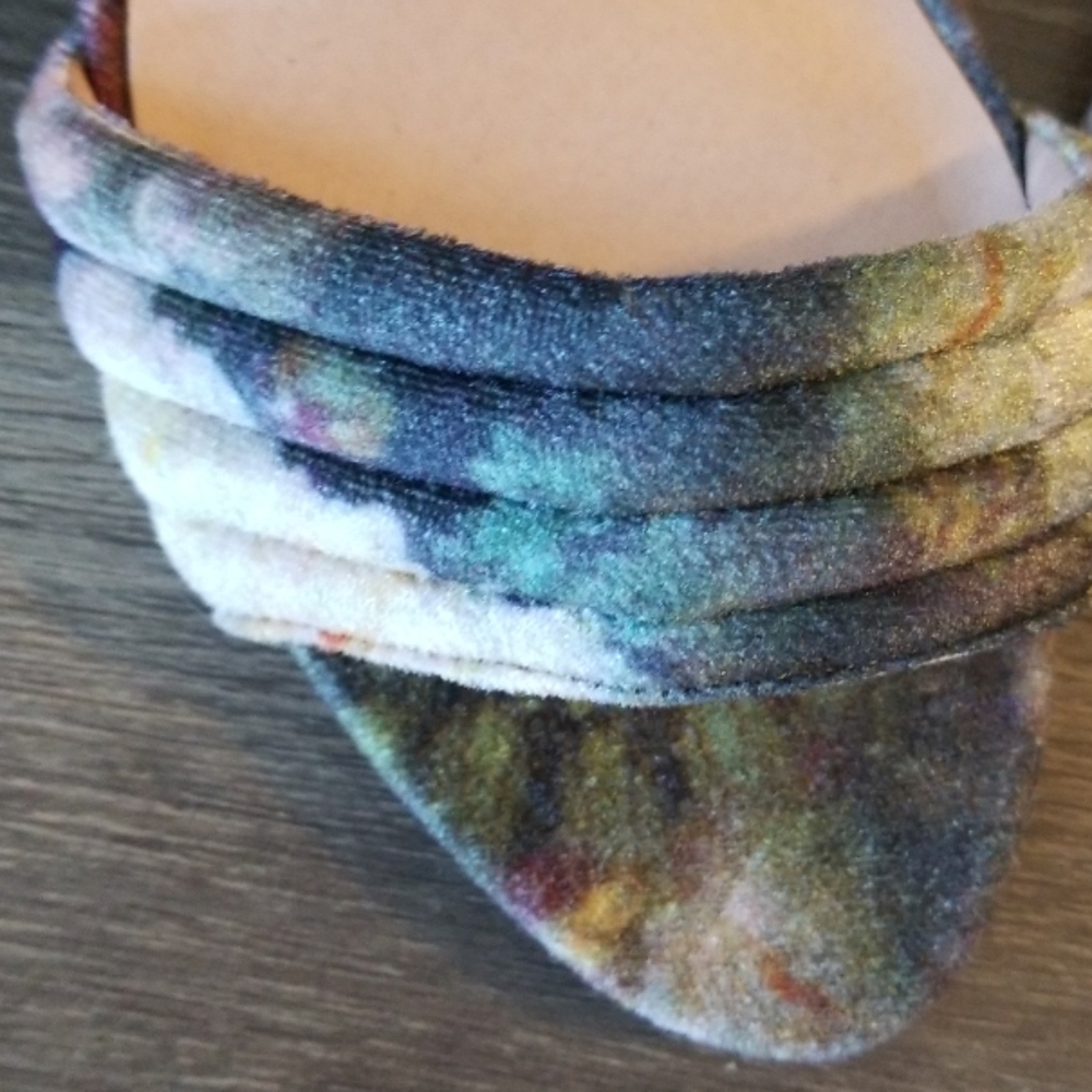 😍😍Madden Girl Brrenna Floral Block Heel Sandal - Picture 6 of 8